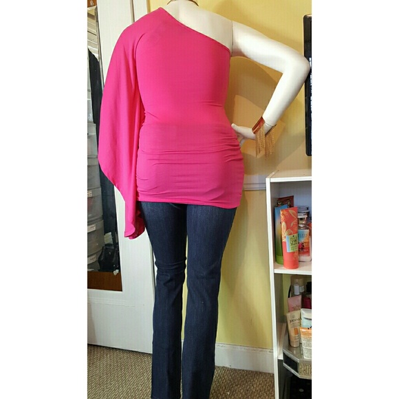 One shoulder batwing shirt and skinny leg jeans. - Picture 3 of 3