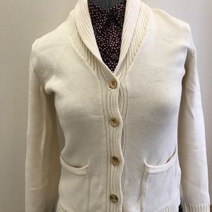 White two pockets front