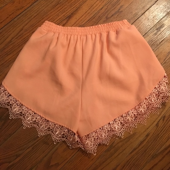 LF lace trim shorts - Picture 2 of 3