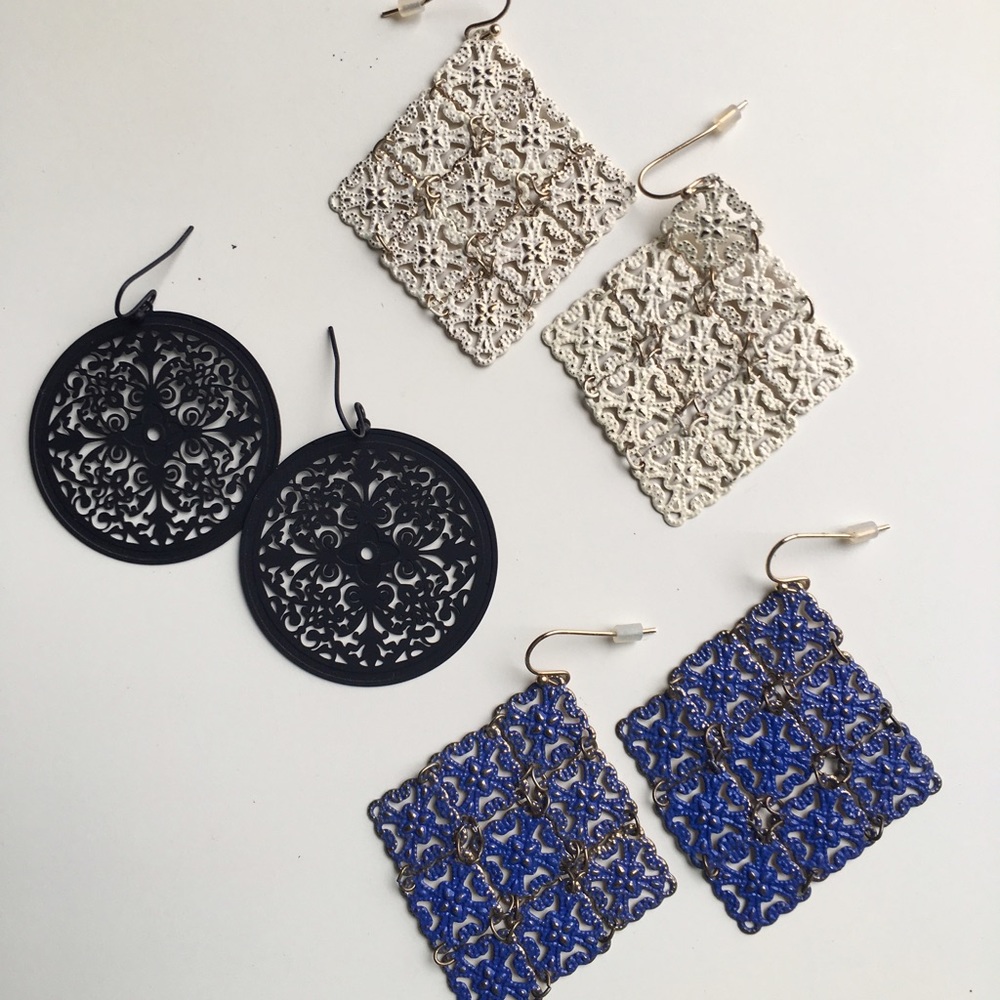 Lot of (3) earrings - unknown name - light weight.