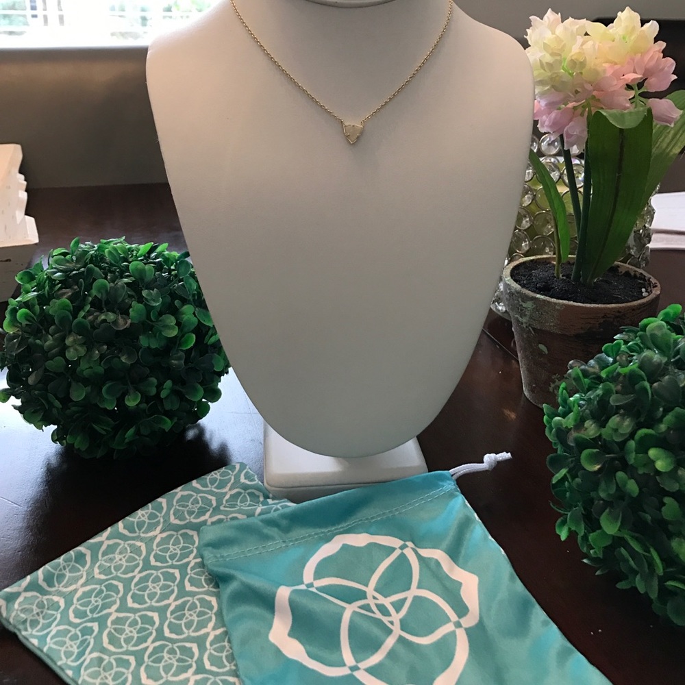 Kendra Scott necklace