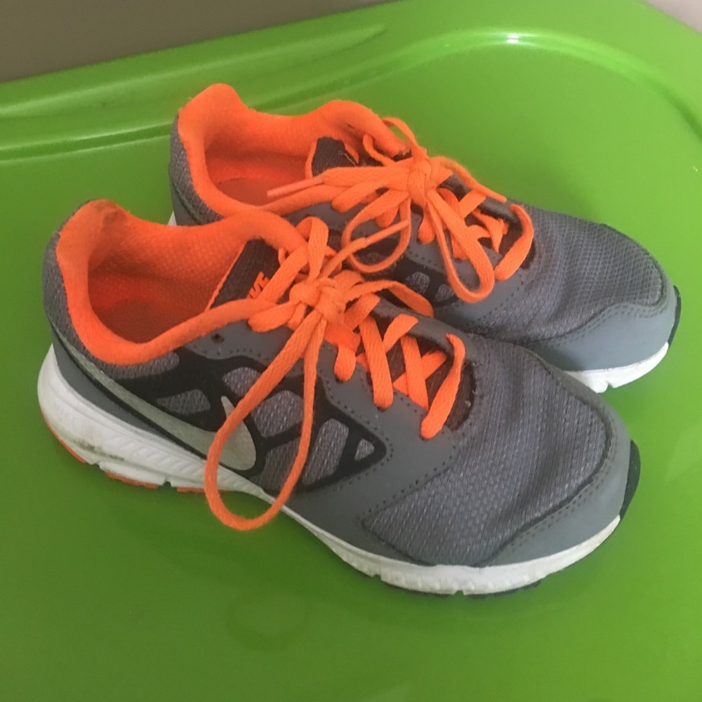 Boys Nike shoes Sz 13. Great condition.
