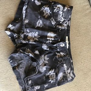 Flower print shorts sz 3