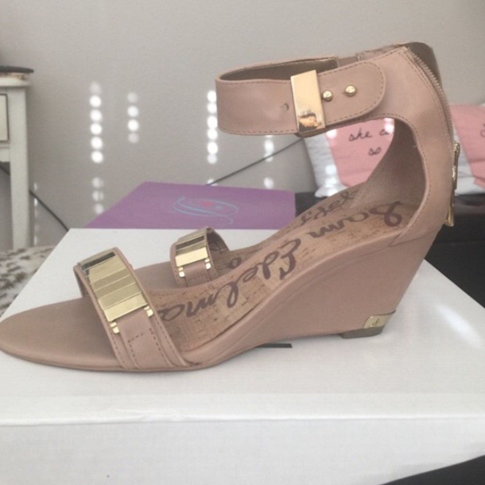 Nude and gold sandal strap wedges✨