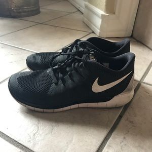 Black Nike Free Runs