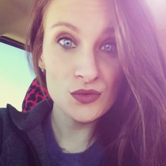 Meet your Posher, Ashlee - Picture 1 of 1