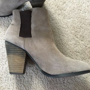 Sole Society Sz 7 Tan Suede Booties
