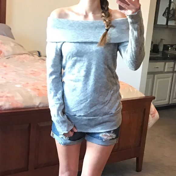 1 HR Sale 🎆Grey Over the Shoulder Top M-L - Picture 5 of 5