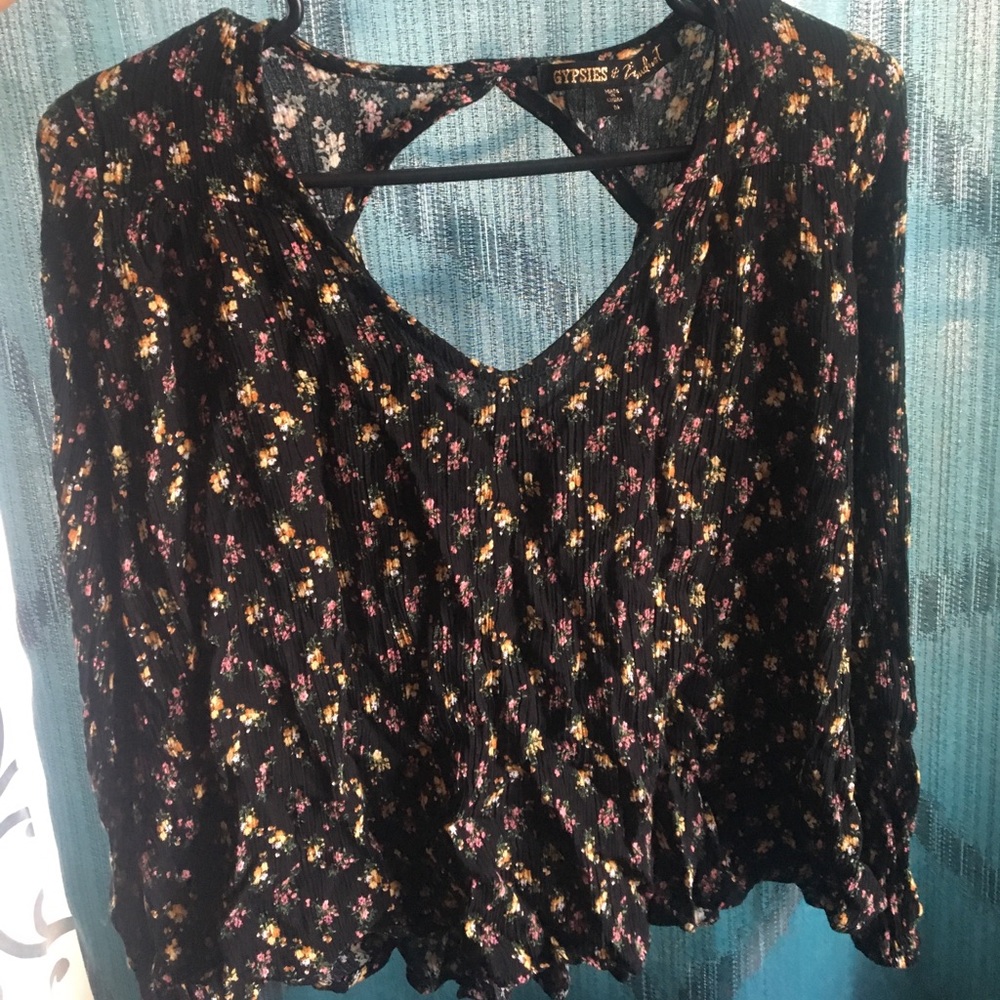 Floral vneck shirt