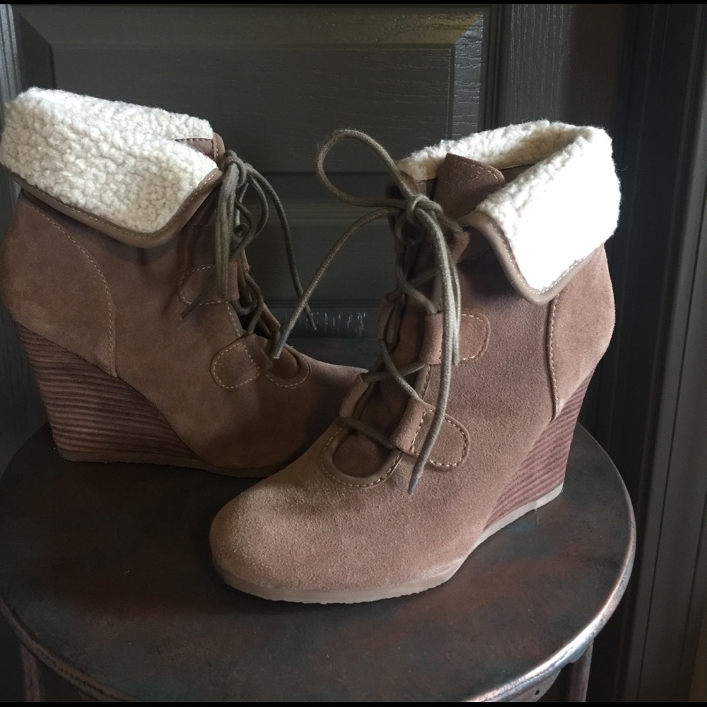 ⭐️ SOLD ⭐️ Gianni Bini Lace Up Wedges