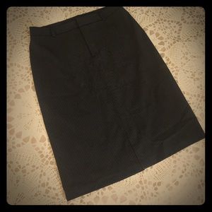 GAP size 8 black & white pin stripe pencil skirt.