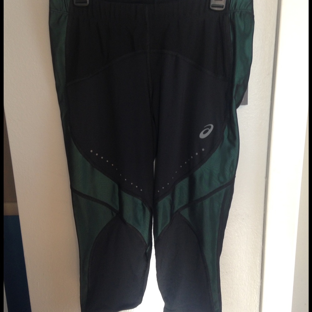 Woman's calf length running leggings by Asics