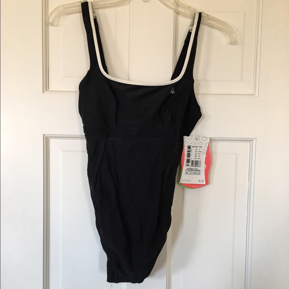 Aqua Sphere Size 32 (6) Maternity Suit