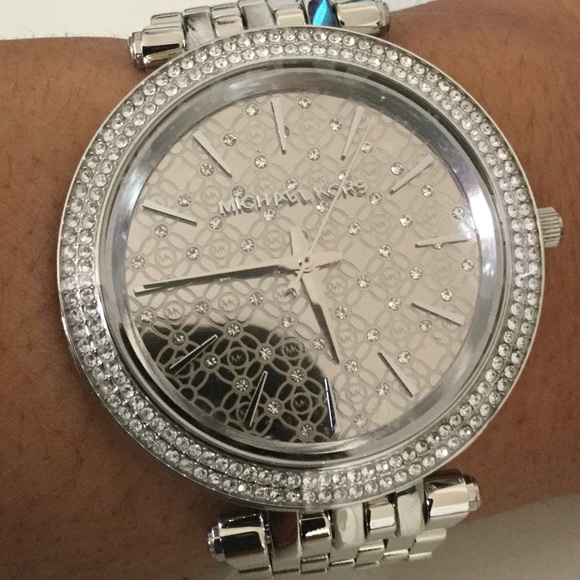 Micheal Kors - Picture 2 of 4