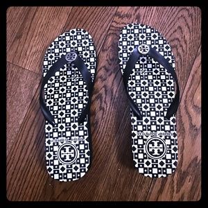 Tory burch flip flops