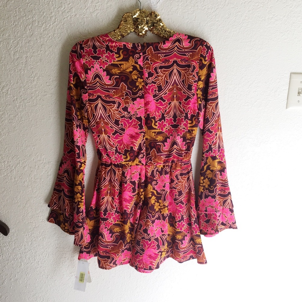 Gianni Bini Flutter Sleeve Romper - Picture 2 of 6
