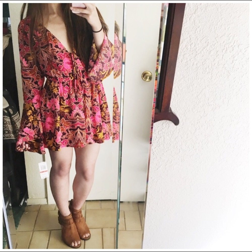 Gianni Bini Flutter Sleeve Romper - Picture 6 of 6