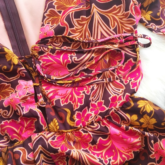 Gianni Bini Flutter Sleeve Romper - Picture 3 of 6