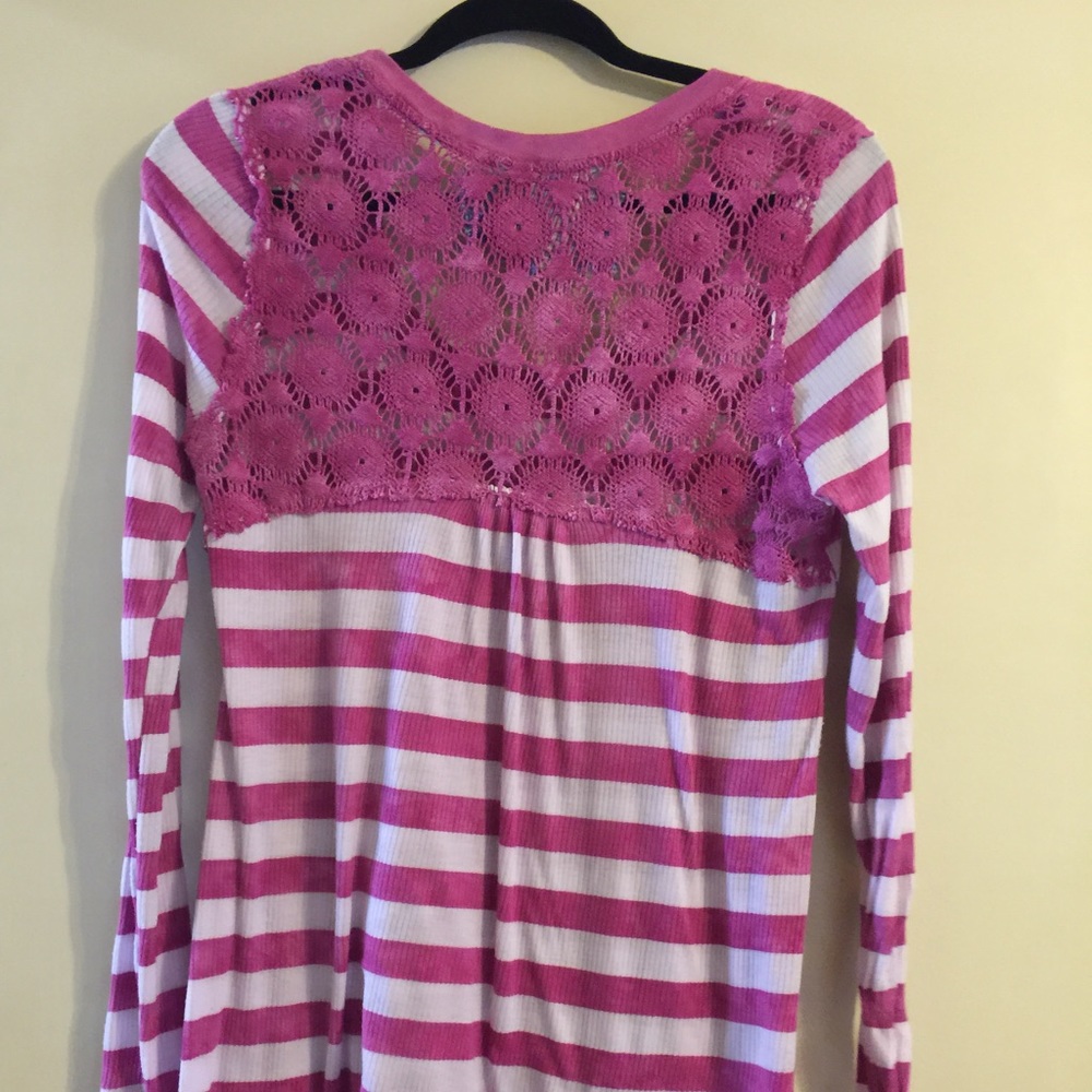 Top - Picture 2 of 2