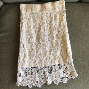Creamy lace skirt