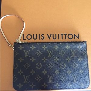 Louis Vuitton Neverfull MM Clutch