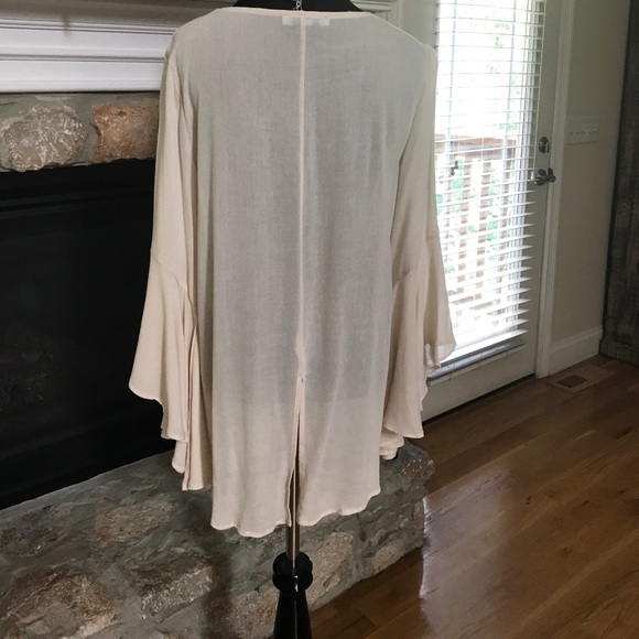 Bohemian Bell Sleeved Blouse - Picture 3 of 3