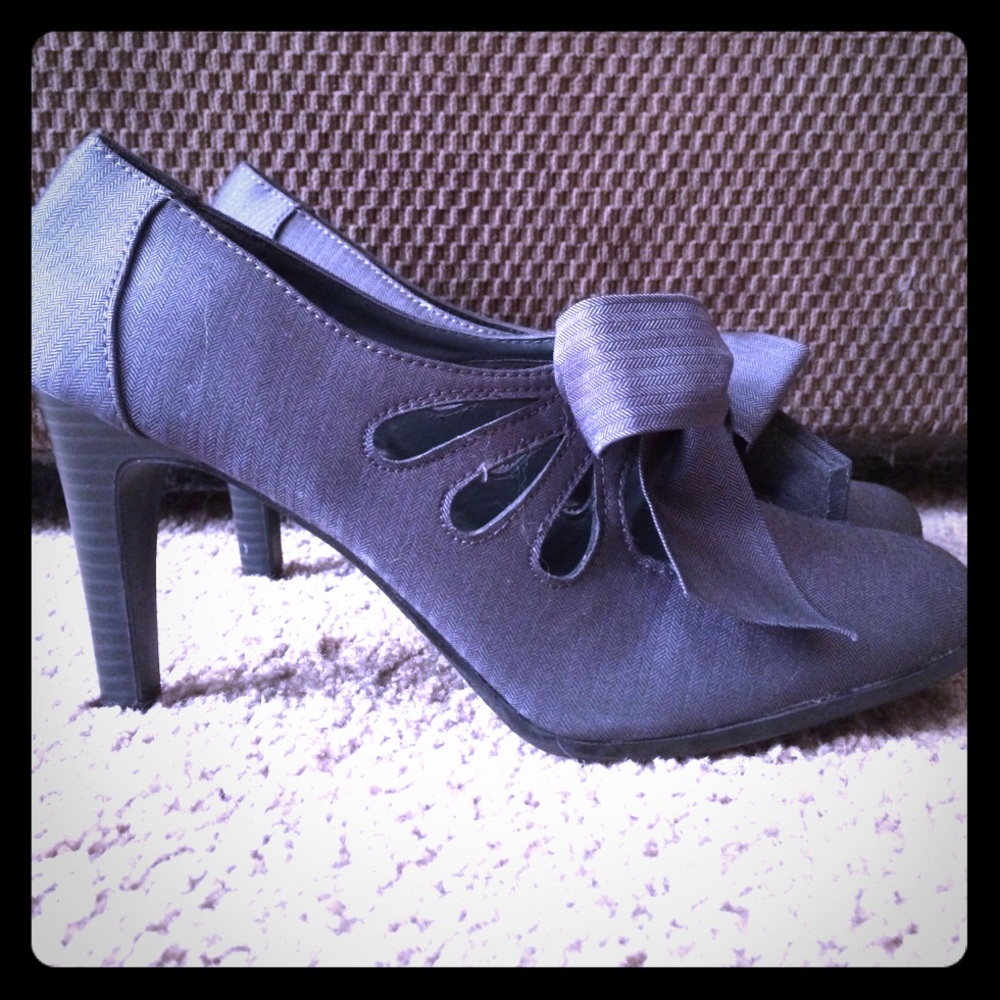 Ann Marino Bow Pumps