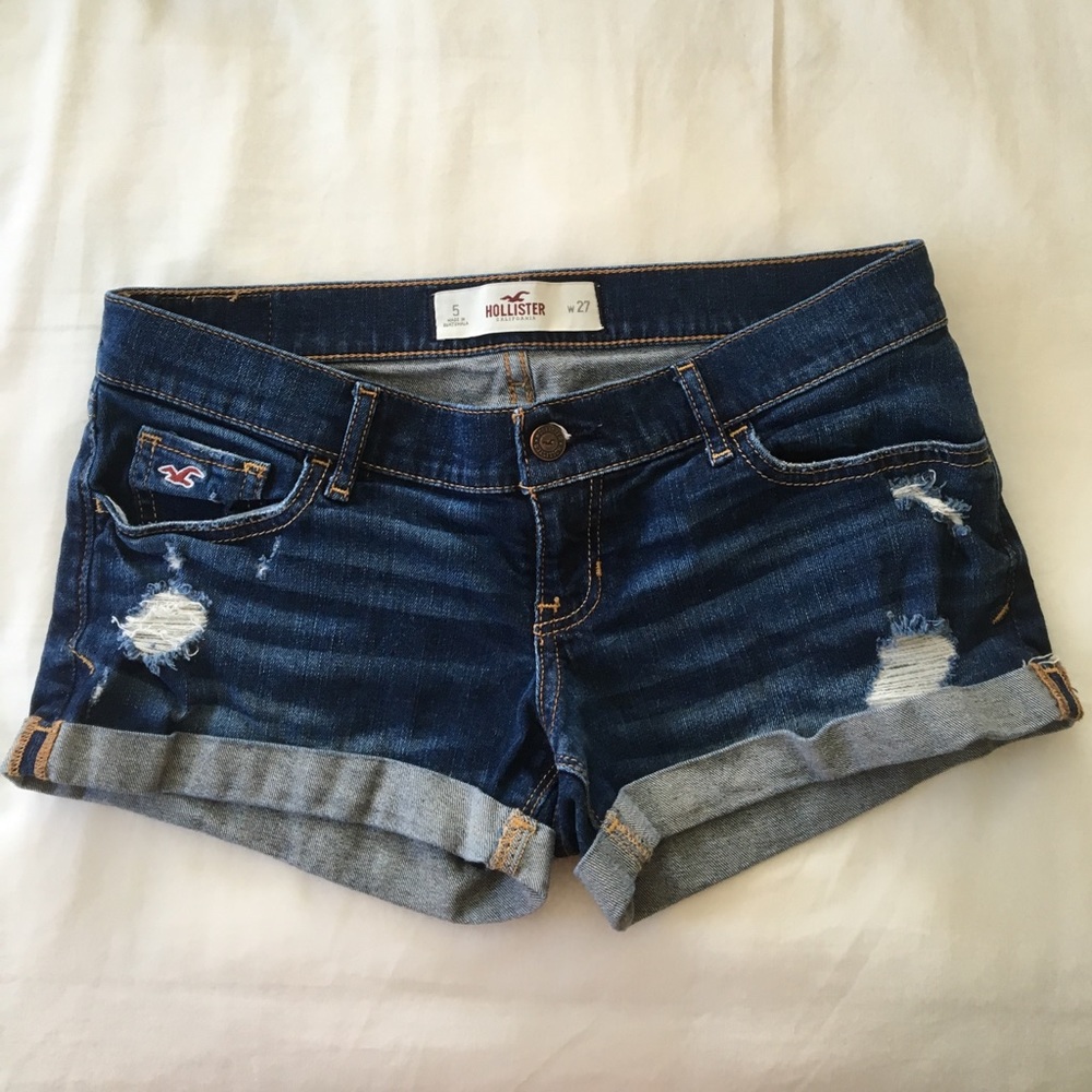 Dark wash denim Hollister shorts (size 5)