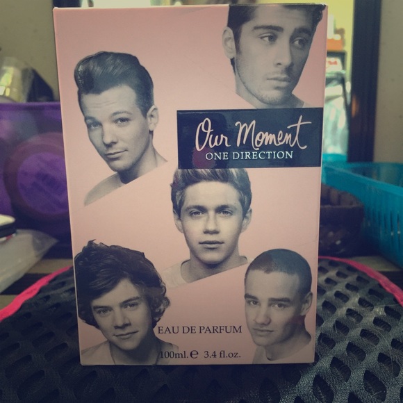 One Direction purfume. Never used. 3.4 fluid oz - Picture 1 of 3