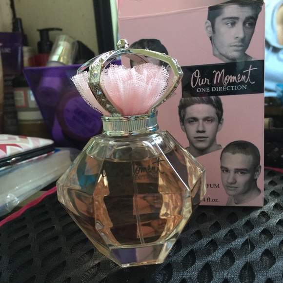 One Direction purfume. Never used. 3.4 fluid oz - Picture 2 of 3