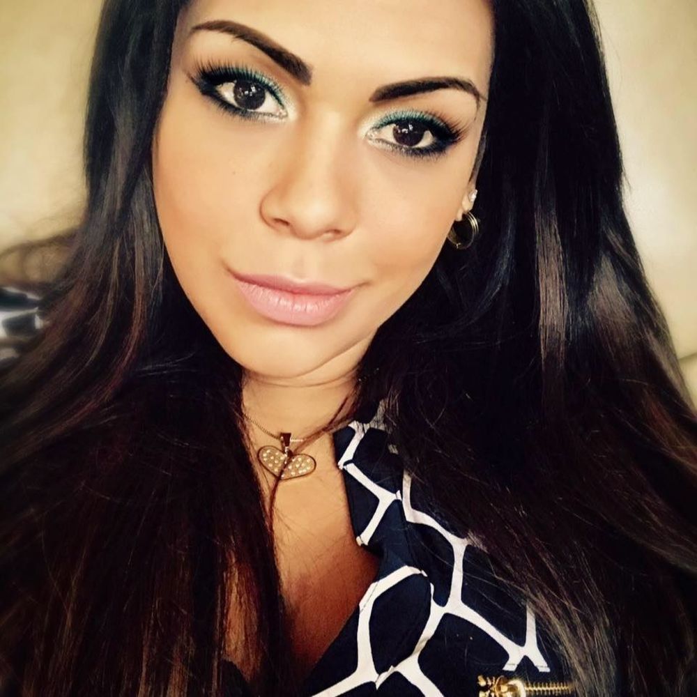 Meet your Posher, Carolina