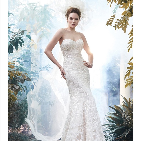 Brand new Maggie Sottero Wedding dress - Picture 1 of 4