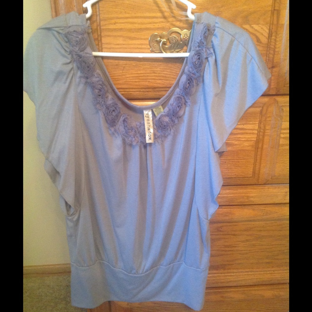 🍃4/$22 Sweet and flirty top, Eyeshadow brand