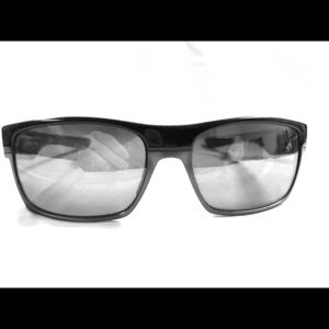 OAKLEY TwoFace Polished Black with Polarized lense