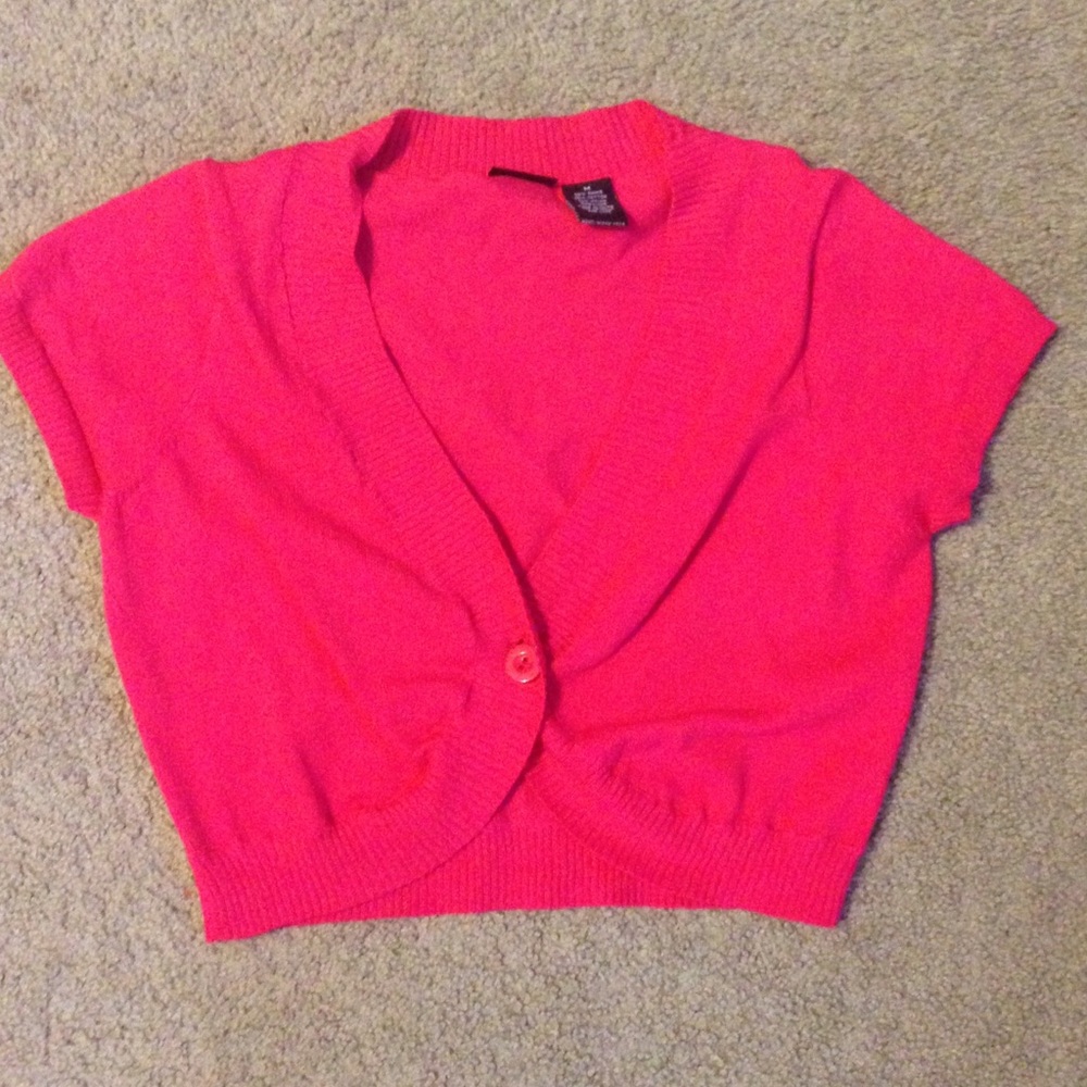 Pink cropped buttoned blouse. 👚