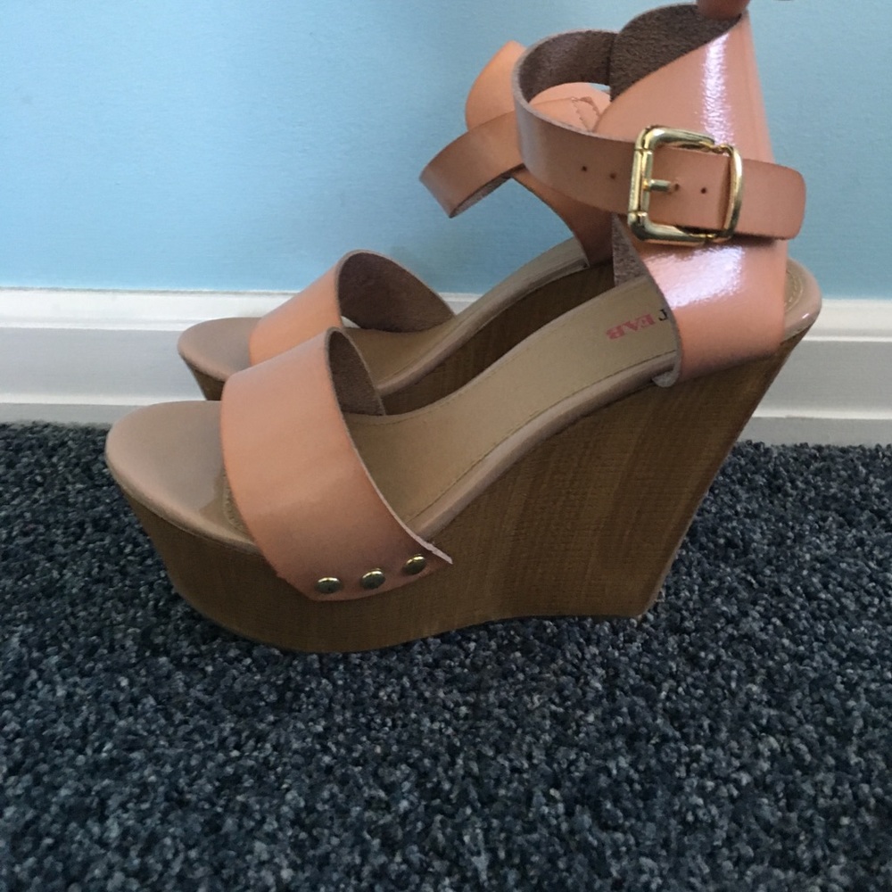Nude Wedges