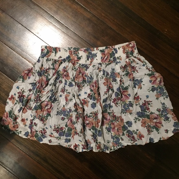 Brandy Melville Dresses & Skirts - Brandy Melville Floral Skort