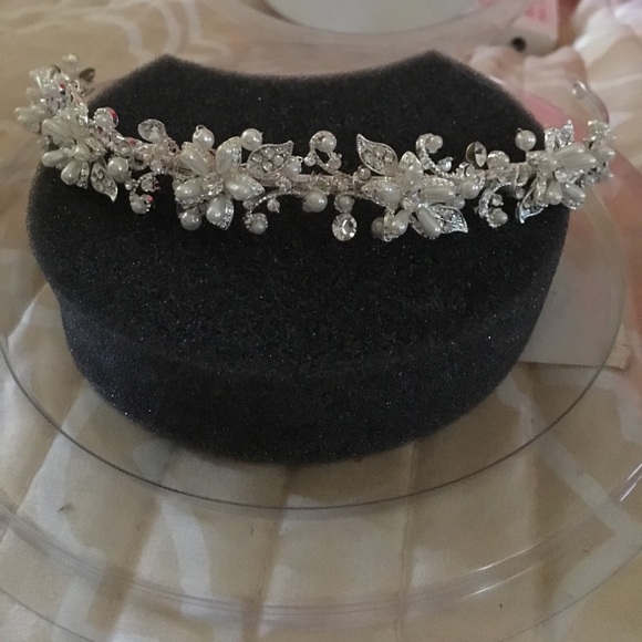 Crystal and Pearl headpiece/headband - Picture 2 of 6