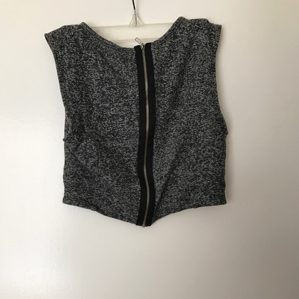 Crop top - Picture 2 of 3