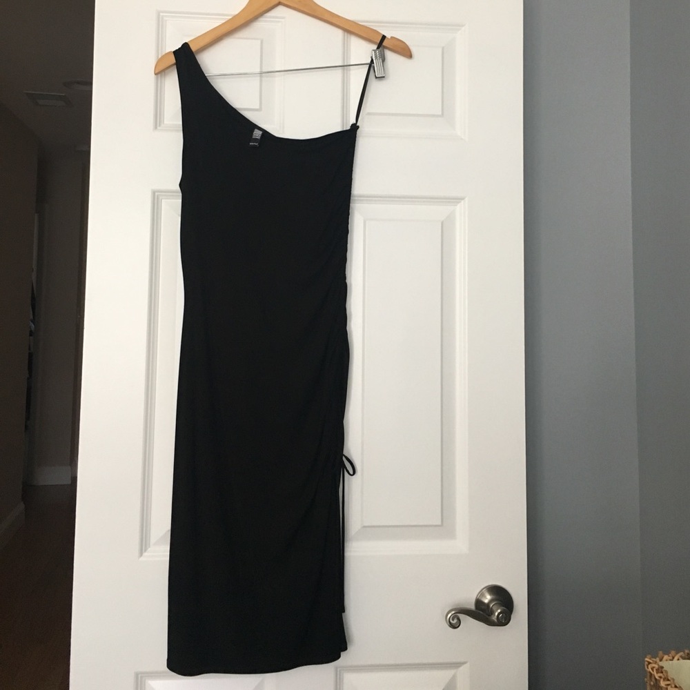 Laundy by Shelli Segal asymmetrical black dress