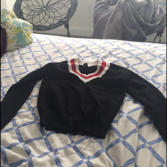 Black V-neck sweater - Picture 1 of 2