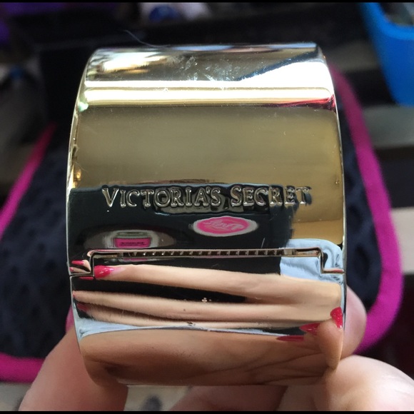 Gold Victoria secret bracelet - Picture 4 of 4