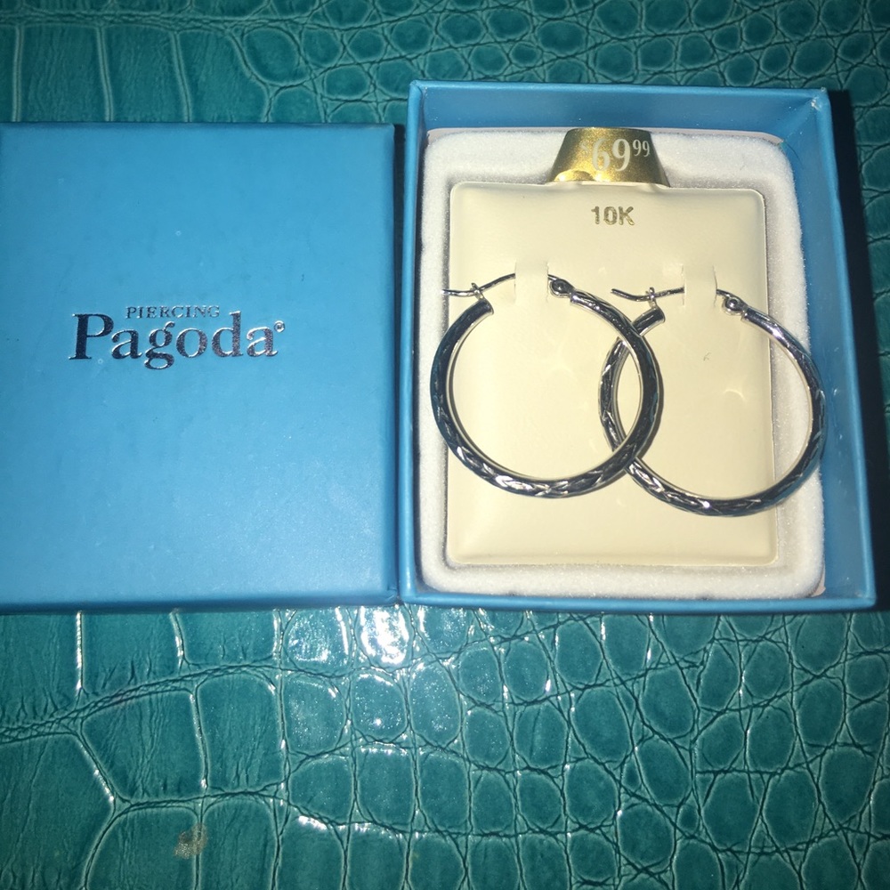 BRAND NEW Piercing Pagoda 10k white gold