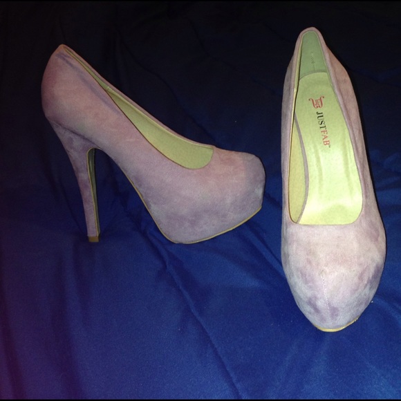 Lavender faux suede pumps, size 7 - Picture 2 of 5