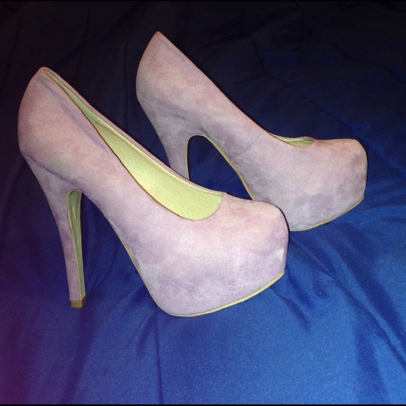 Lavender faux suede pumps, size 7 - Picture 3 of 5