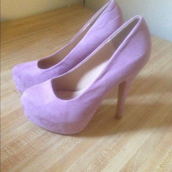 Lavender faux suede pumps, size 7 - Picture 5 of 5