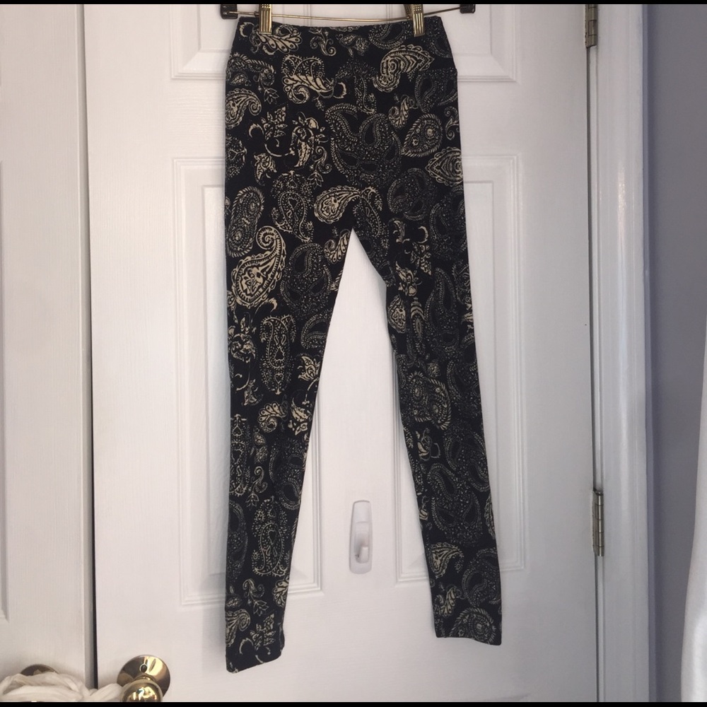 Black and White patterned leggings