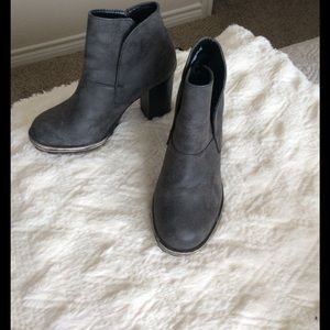 Bamboo booties in gray! (6.5)