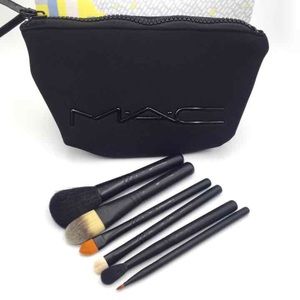MAC Look in a Box Basic Brush Set