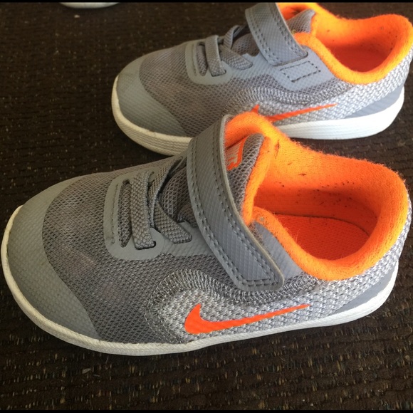 Nikes - Picture 2 of 4